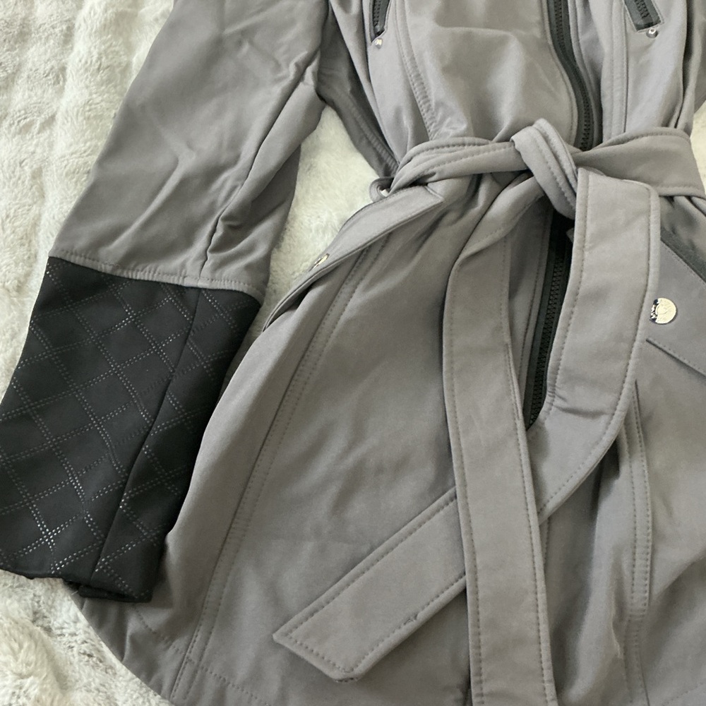 Woman’s Betsy Johnson jacket - Picture 3 of 5